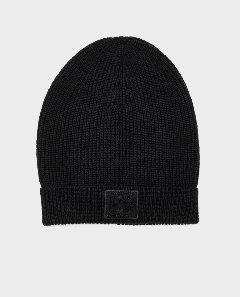 Czarna wełniana czapka