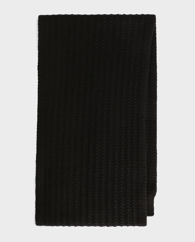 Czarny wełniany szalik