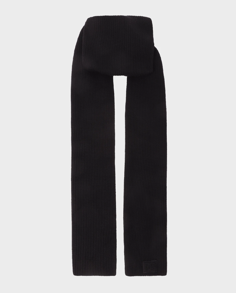 Czarny wełniany szalik