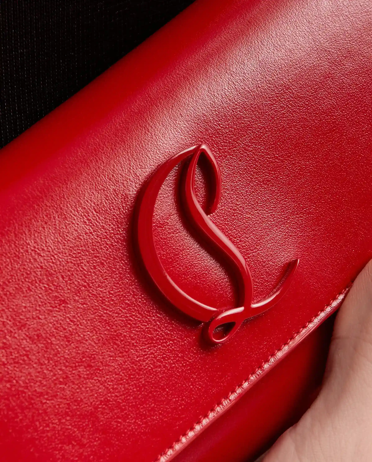 Czerwona lakierowana torebka Loubi54