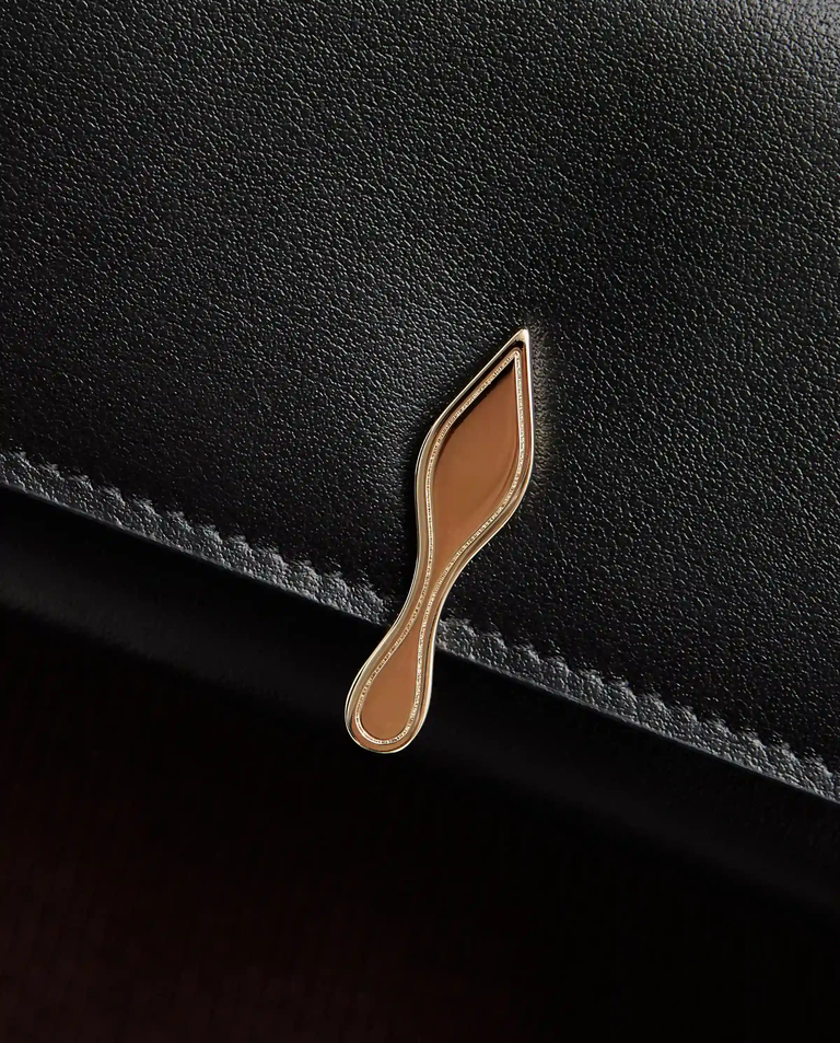 Czarne etui na karty Bettina