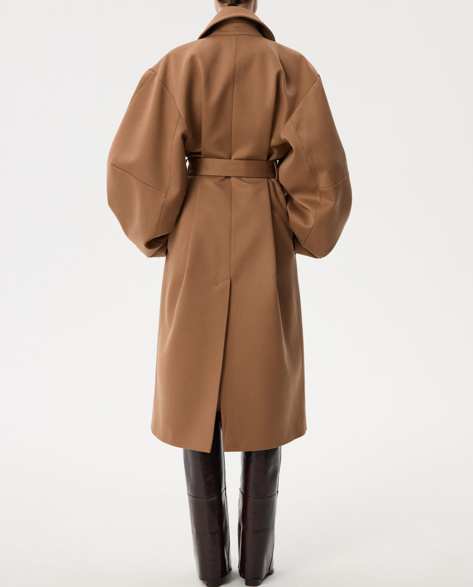 Brązowy płaszcz z fantazyjnymi rękawami - Image #4