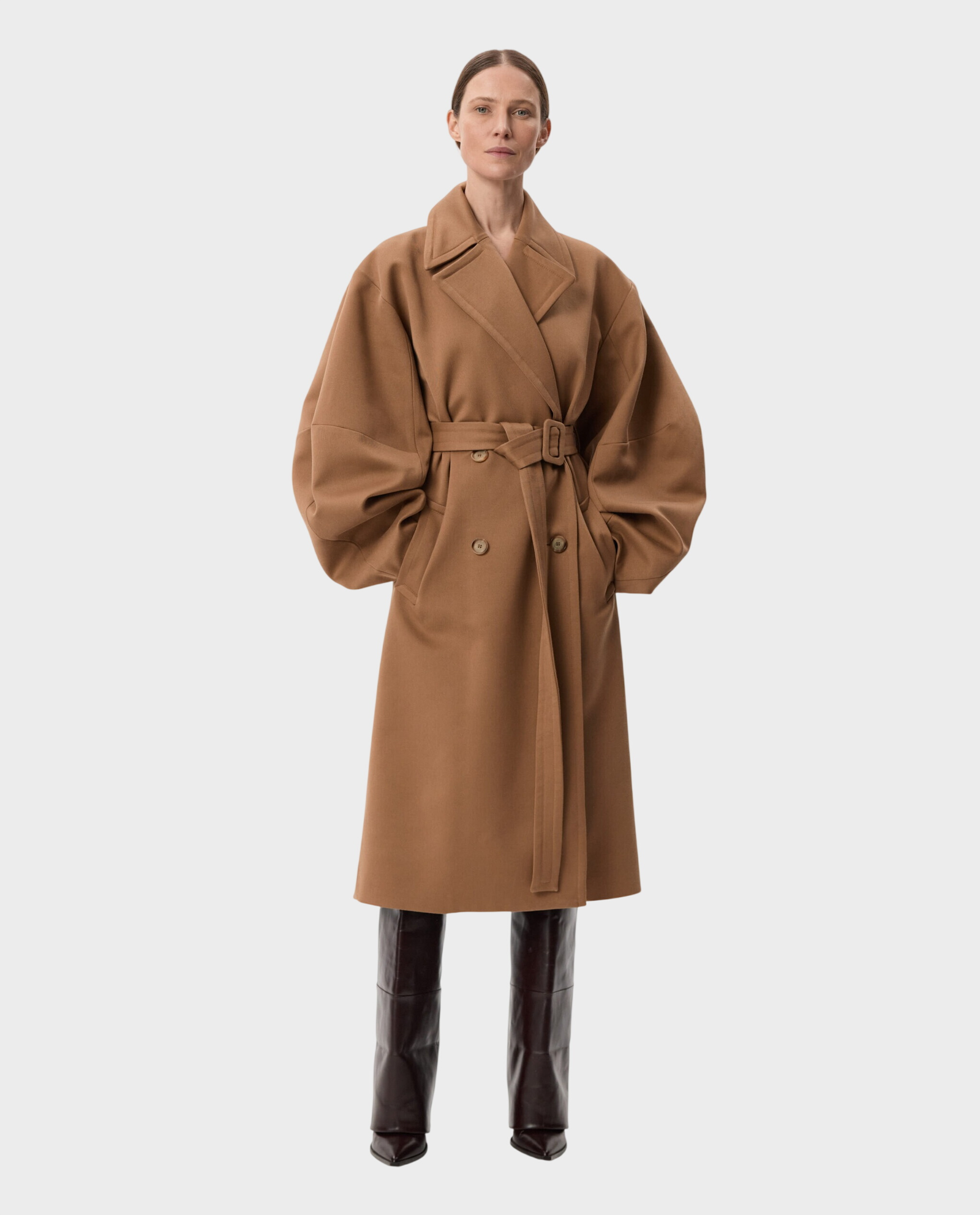 Brązowy płaszcz z fantazyjnymi rękawami - Image #1