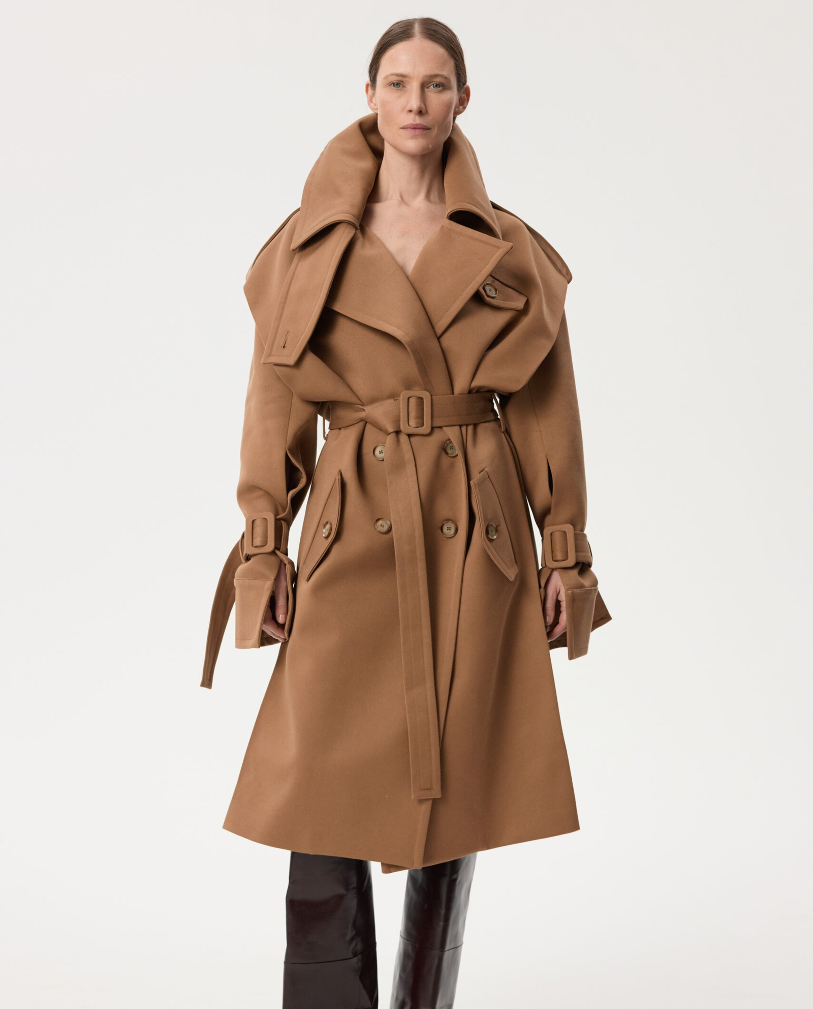 Dwurzędowy brązowy płaszcz - Image #0