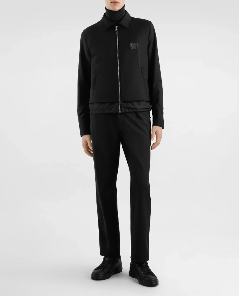 Czarna kurtka z logo