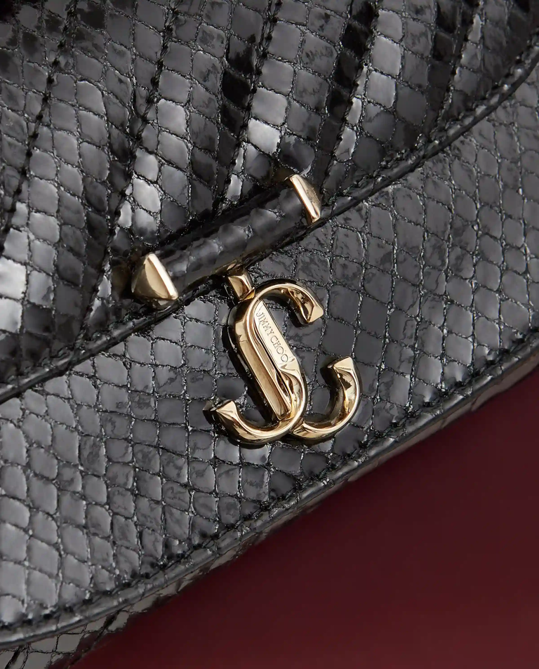 Czarna kopertówka we wzór skóry węża Avn