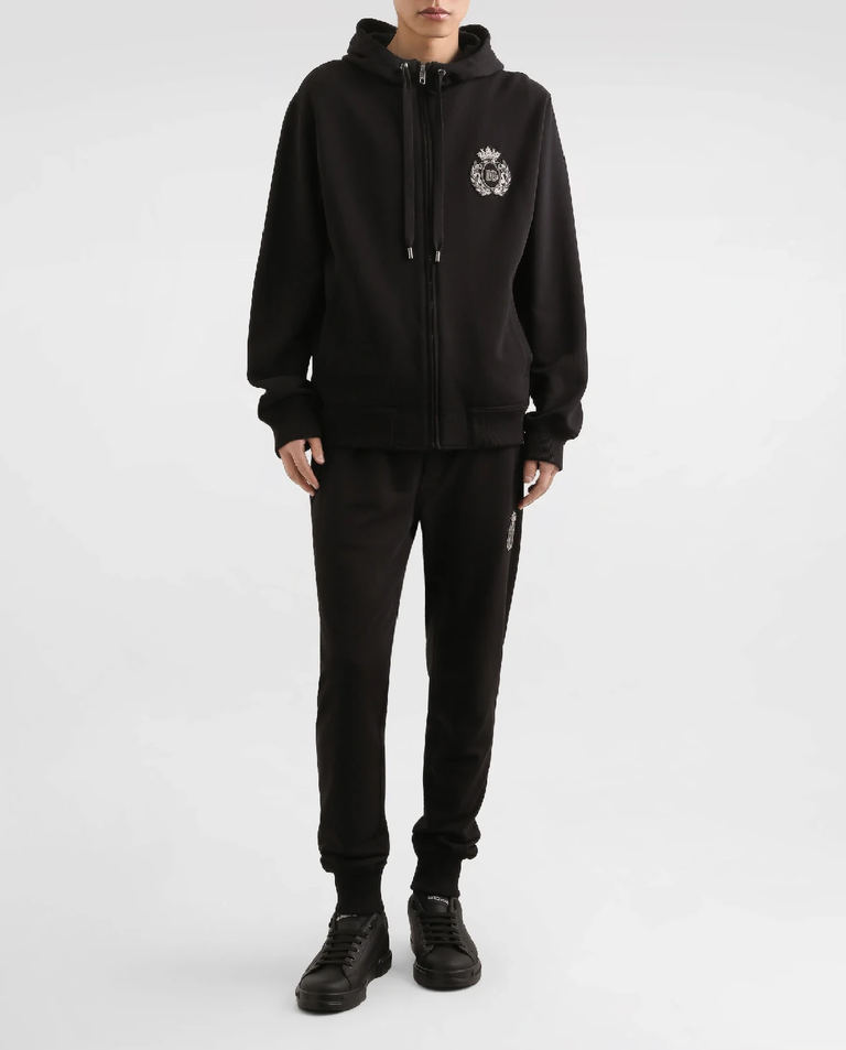 Czarne spodnie dresowe z naszywką