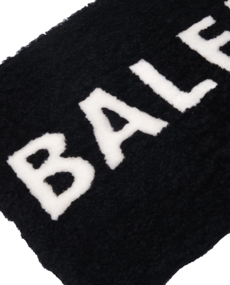 Czarna futrzana kopertówka z logo - Image #2