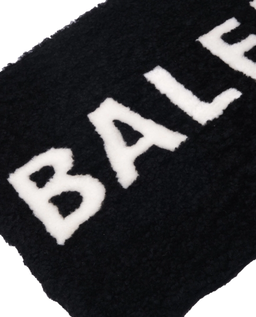 Czarna futrzana kopertówka z logo - Image #2