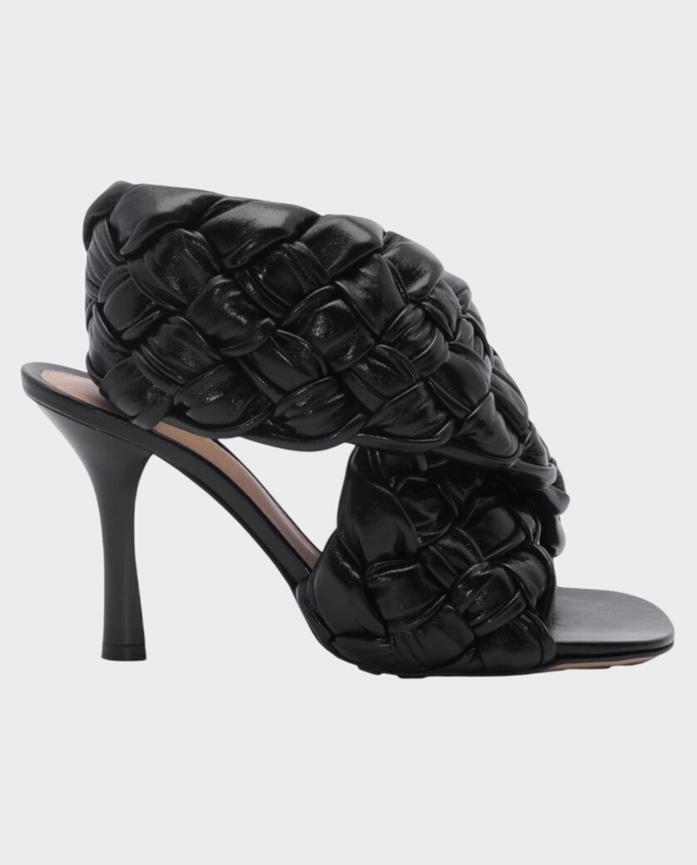 Czarne sandały na obcasie