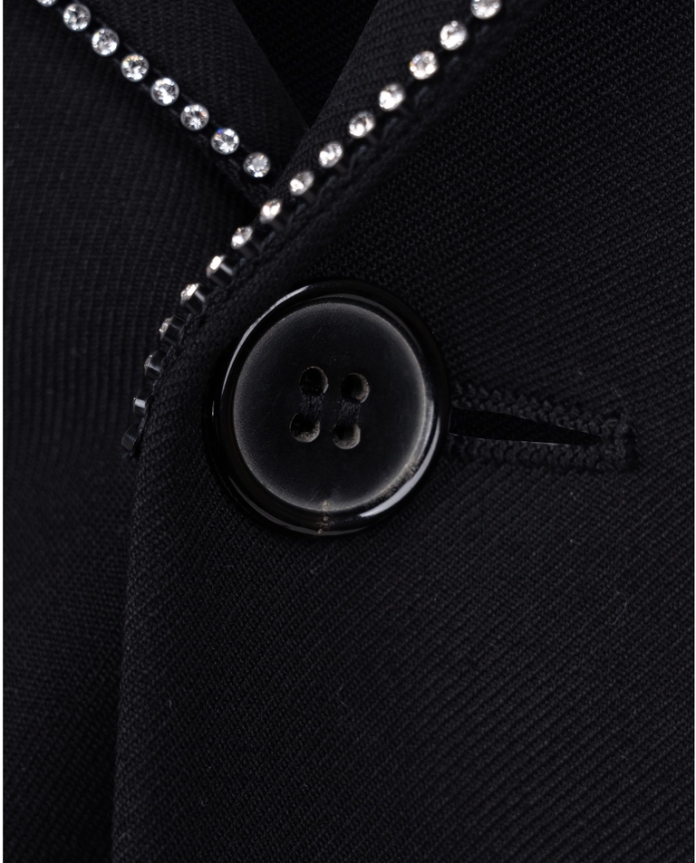 Czarna marynarka ozdobiona kryształkami