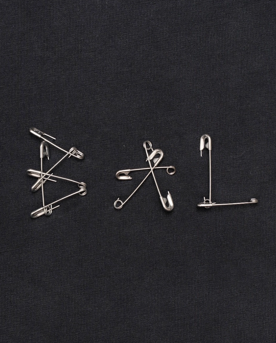 Bluza z kapturem i logo z motywem agrafki - Image #1