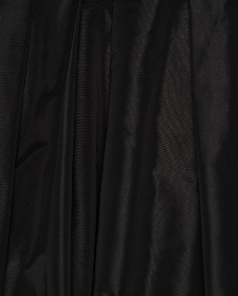 Czarna sukienka z falbanami