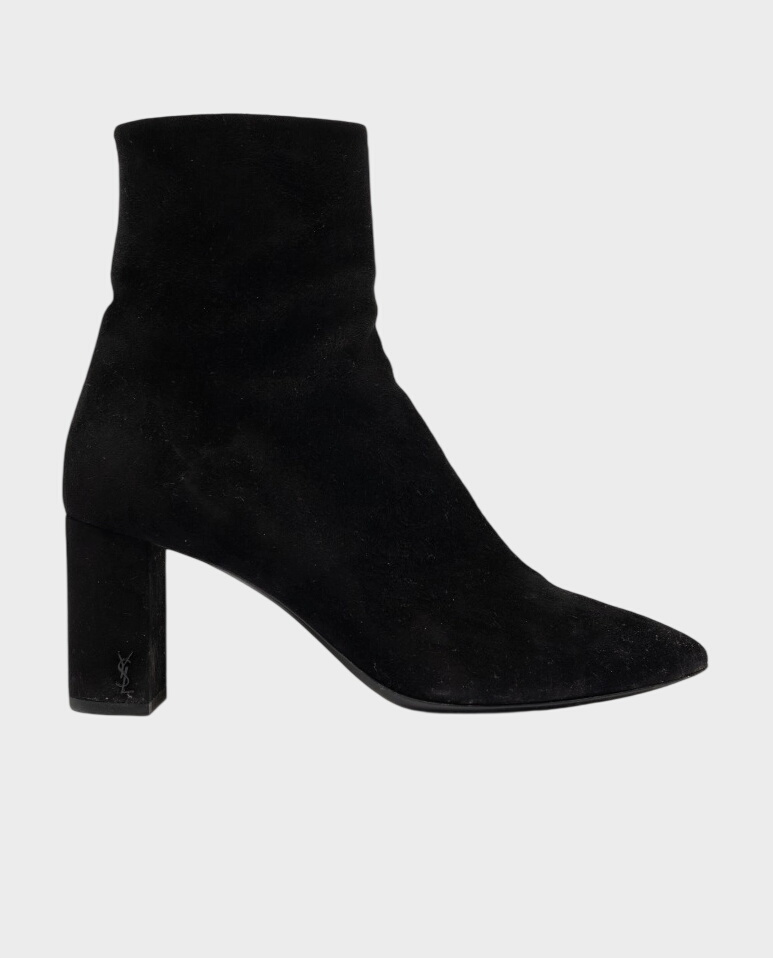 Czarne zamszowe botki z logo - Image #0