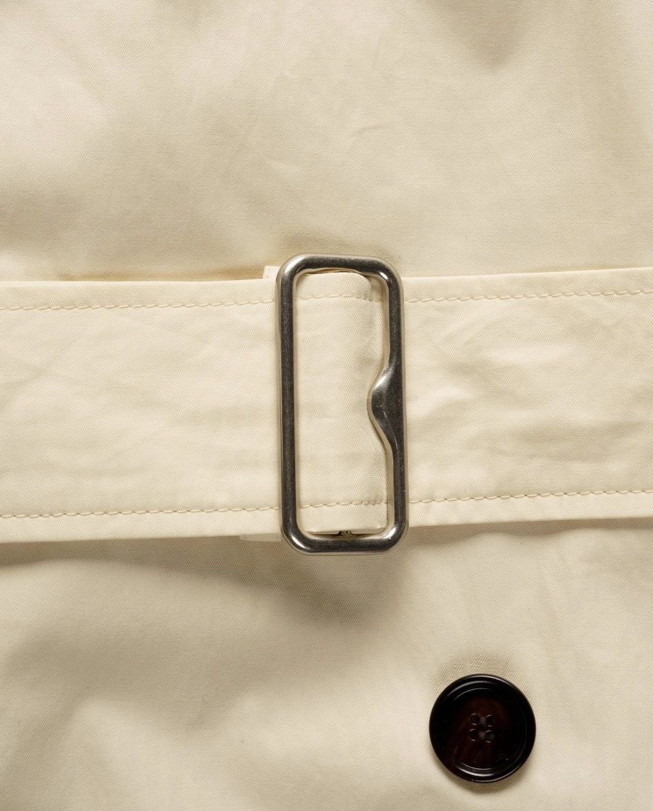 Beżowy dwurzędowy trencz z paskiem - Image #2