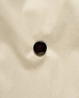 Beżowy dwurzędowy trencz z paskiem - Image #3