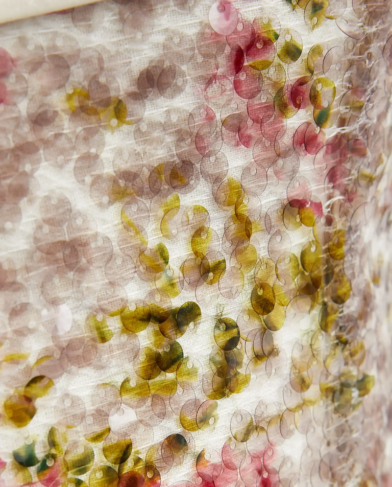 Cekinowa mini sukienka z odkrytymi ramionami - Image #3