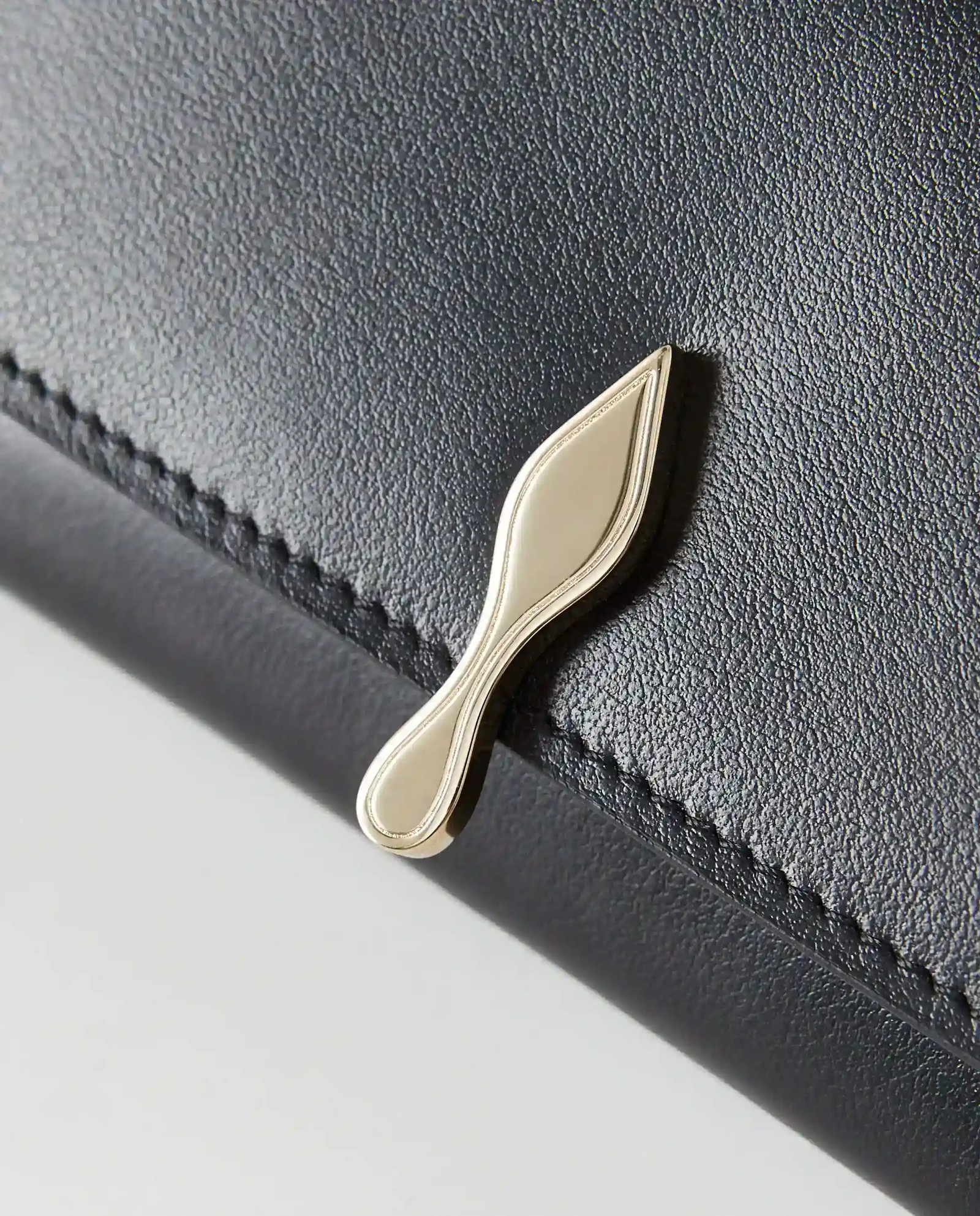 Czarne etui na karty Bettina - Image #5