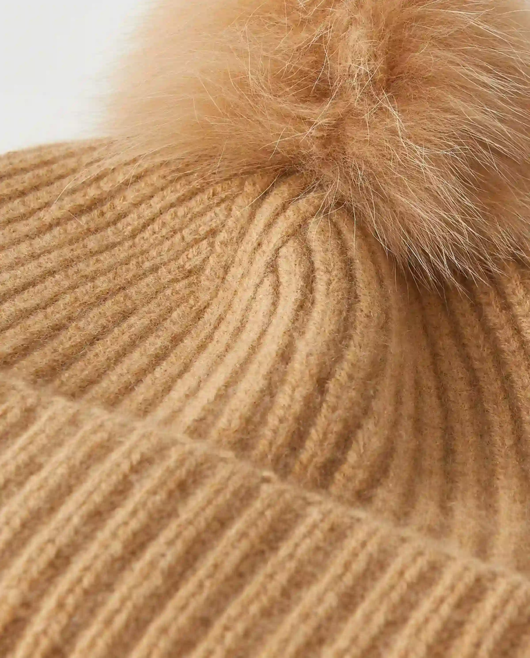 Brązowa kaszmirowa czapka z pomponem - Image #2
