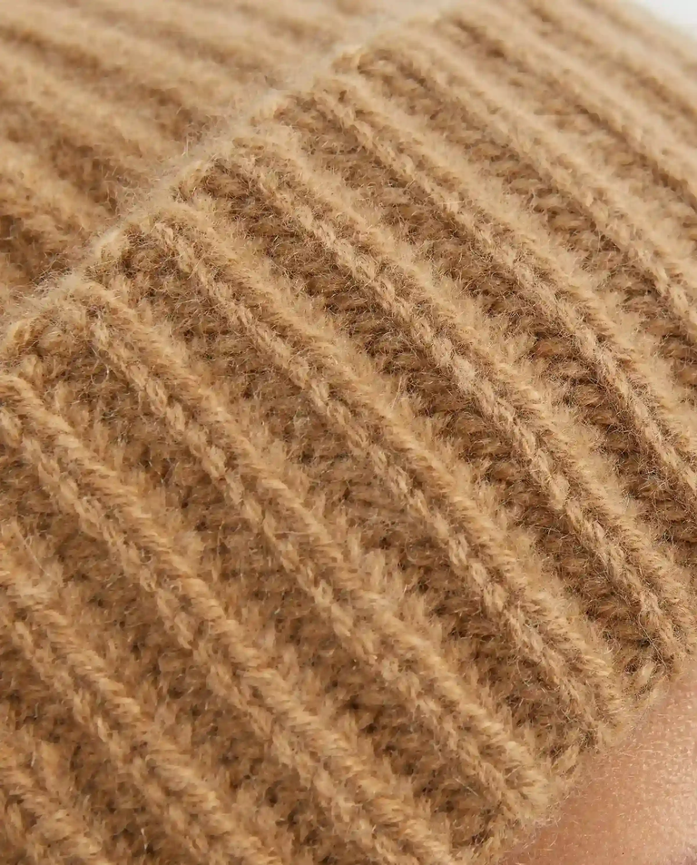 Brązowa kaszmirowa czapka z pomponem - Image #3