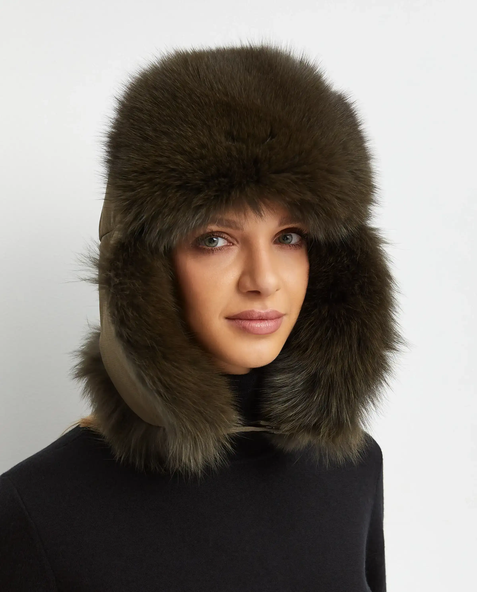 Beżowa czapka uszatka - Image #3