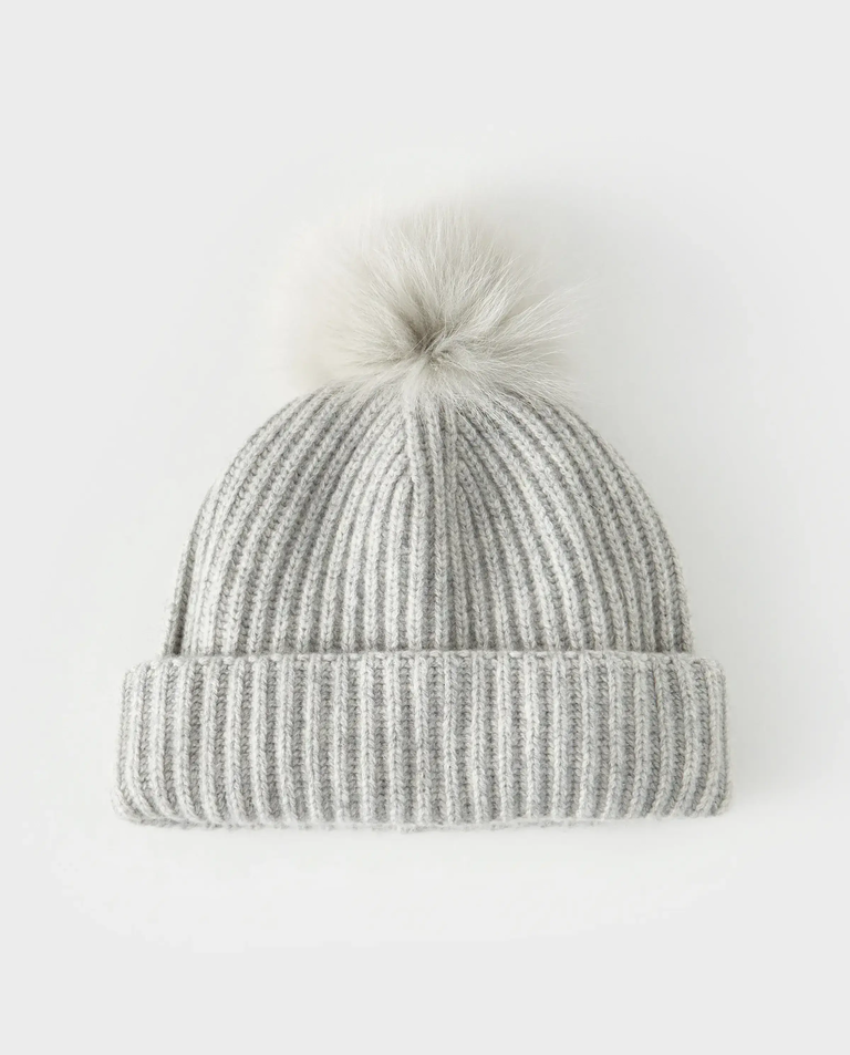 Jasnoszara kaszmirowa czapka z pomponem