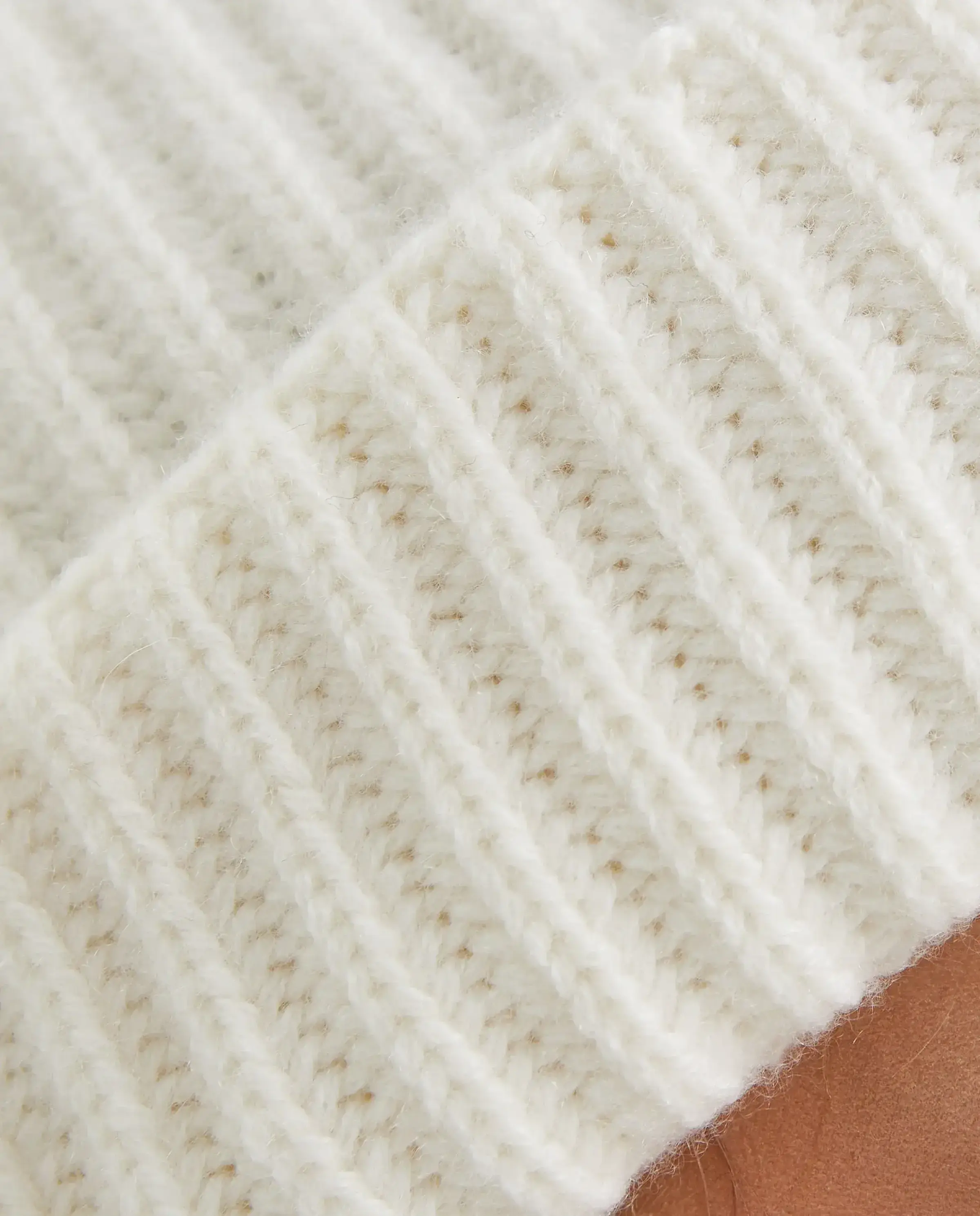 Kaszmirowa czapka z pomponem - Image #3