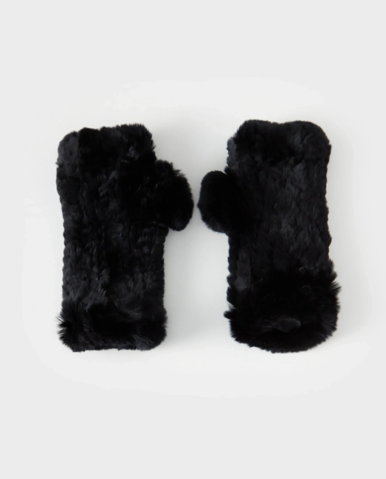 Czarne futrzane rękawiczki z otwartymi palcami