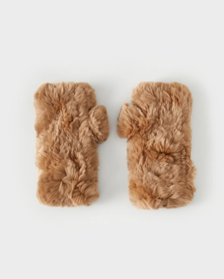 Brązowe futrzane rękawiczki z otwartymi palcami