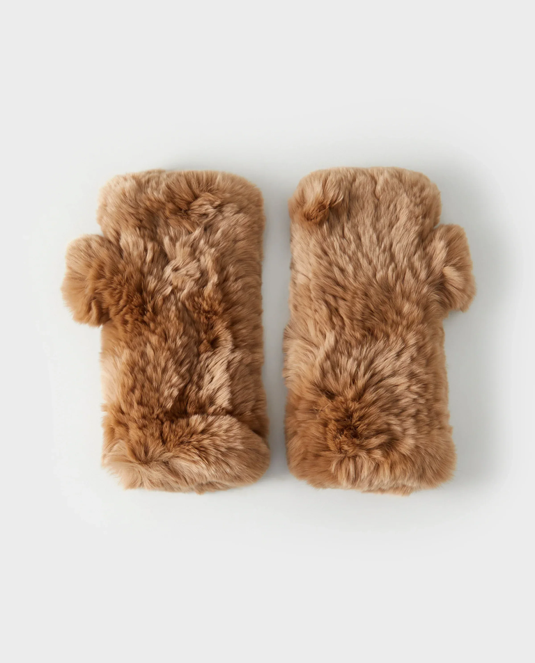 Brązowe futrzane rękawiczki z otwartymi palcami