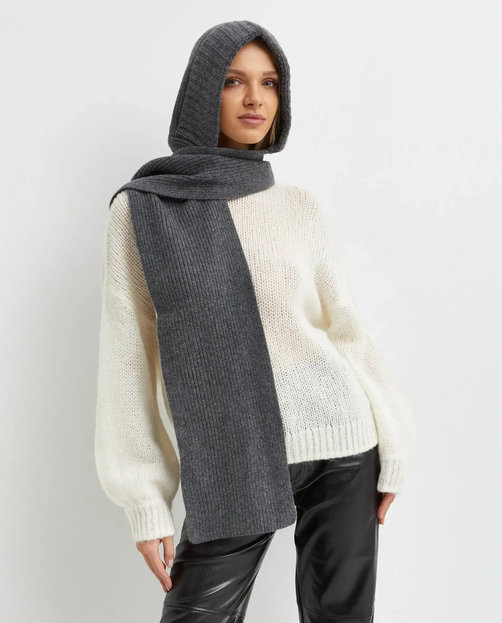 Szary szalik z kapturem - Image #1