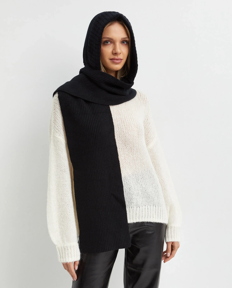 Czarny szalik z kapturem