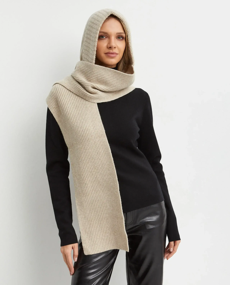 Beżowy szalik z kapturem