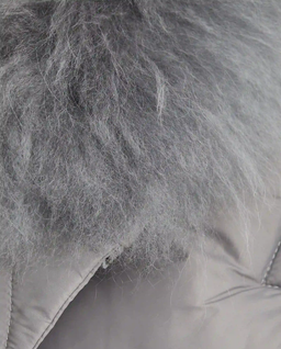 Szara kurtka puchowa z futrzanym kołnierzem - Image #5