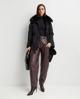 Czarny puchowy płaszcz z kołnierzem - Image #2