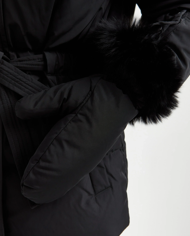 Czarny puchowy płaszcz z kołnierzem - Image #5