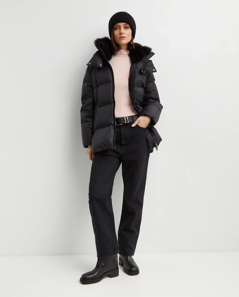 Czarna kurtka puchowa z futrzanym kołnierzem - Image #2