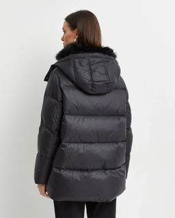 Czarna kurtka puchowa z futrzanym kołnierzem - Image #4