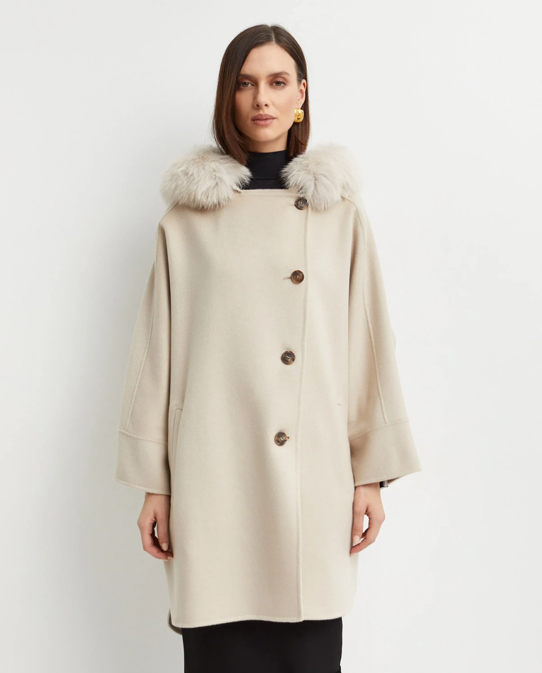Beżowy wełniany płaszcz z kołnierzem