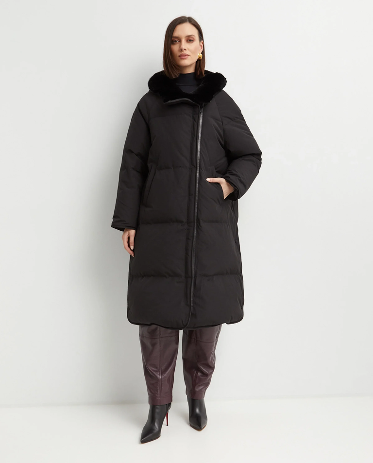 Czarny płaszcz puchowy