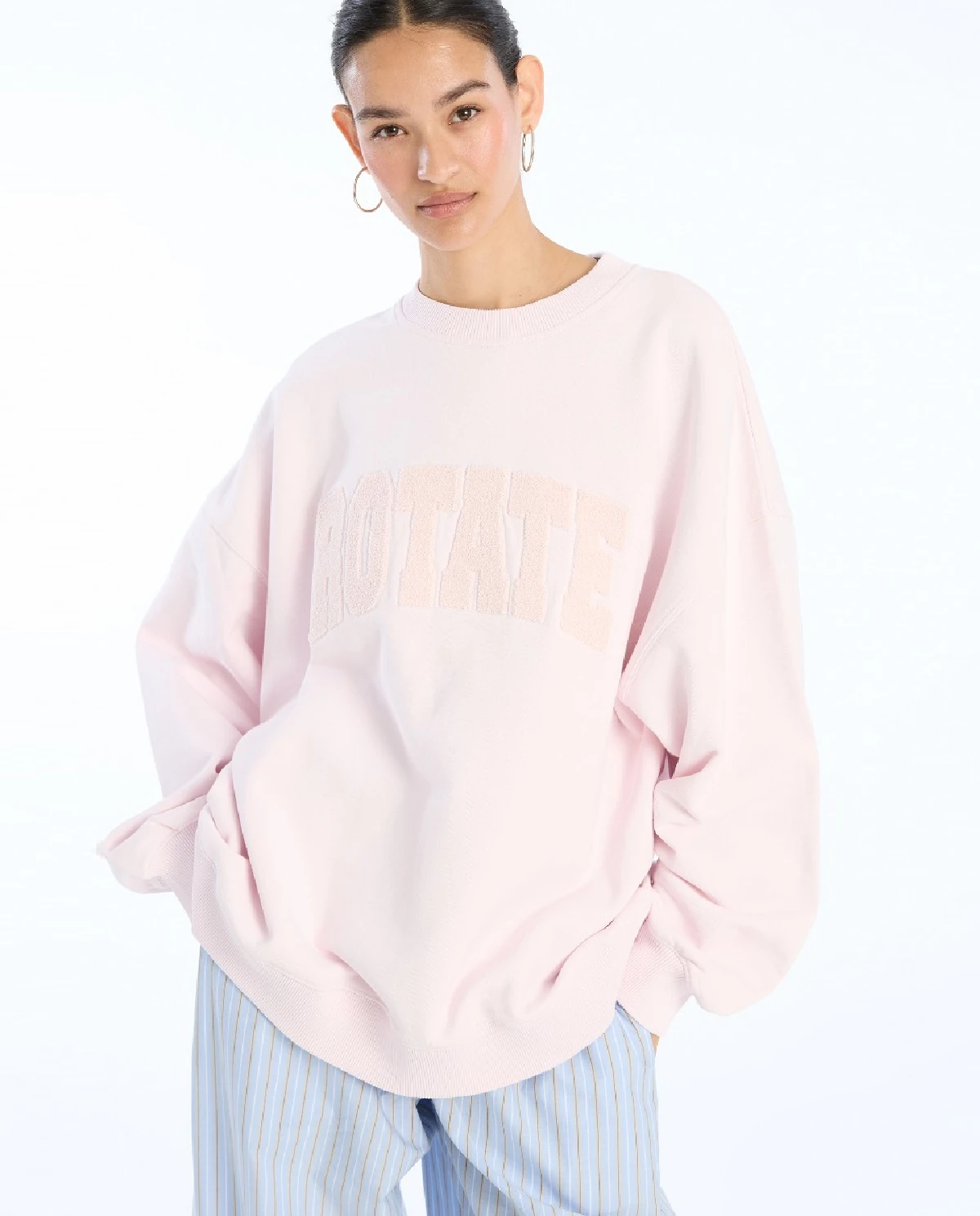 Jasnoróżowa bluza z logo - Image #4