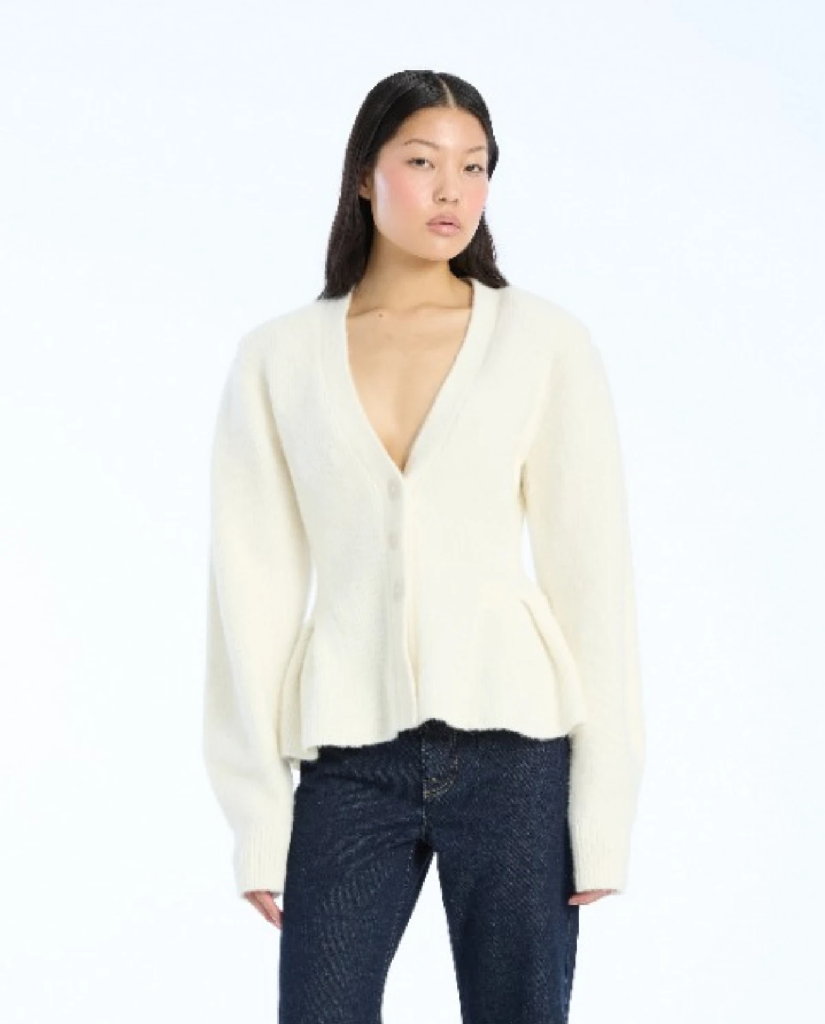 Kremowy kardigan z baskinką - Image #0