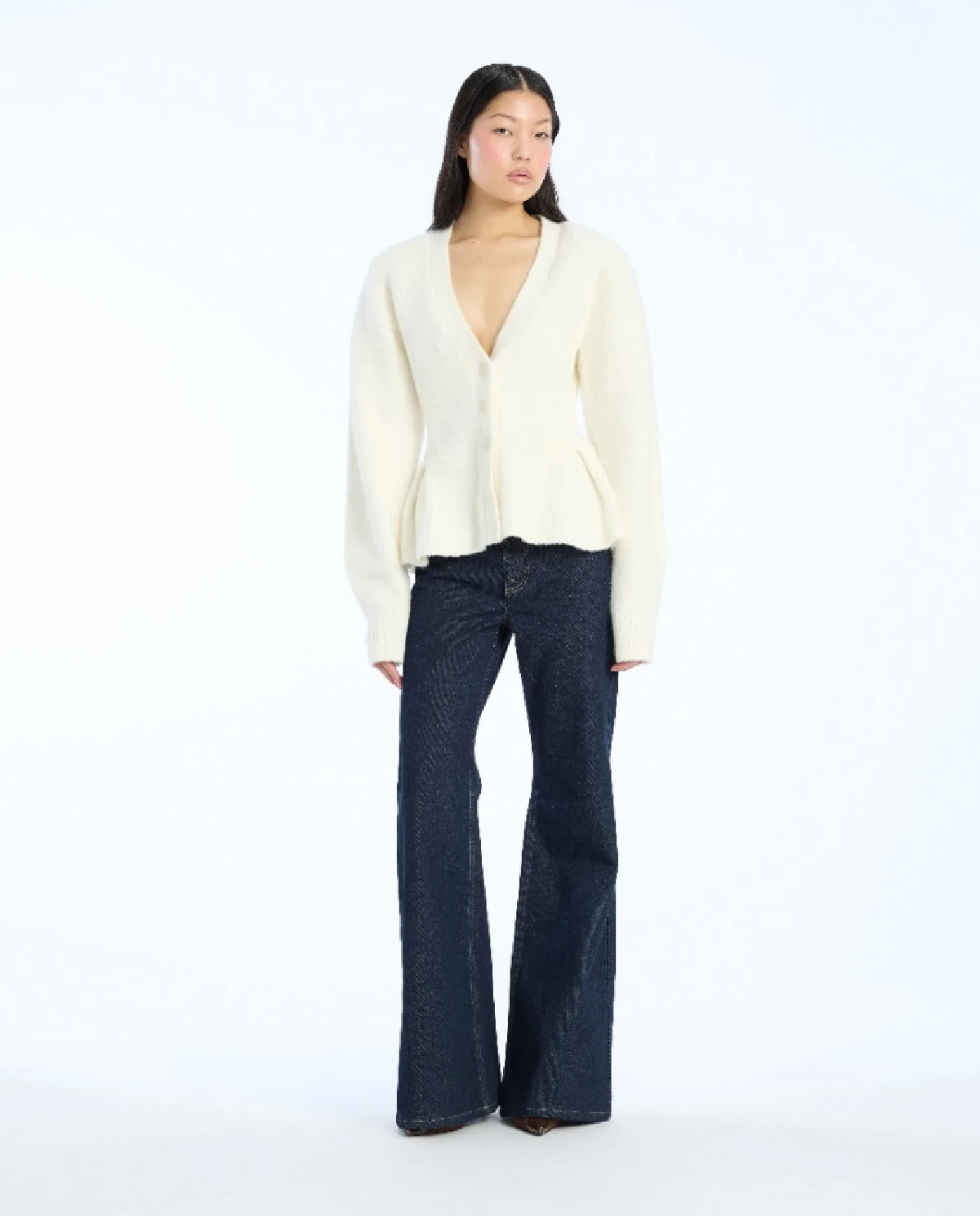 Kremowy kardigan z baskinką - Image #2