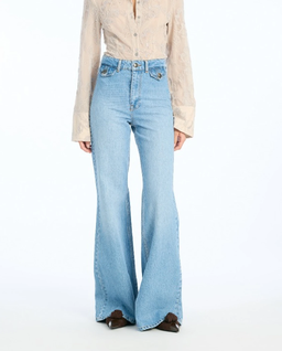 Jasnoniebieskie jeansy dzwony - Image #0