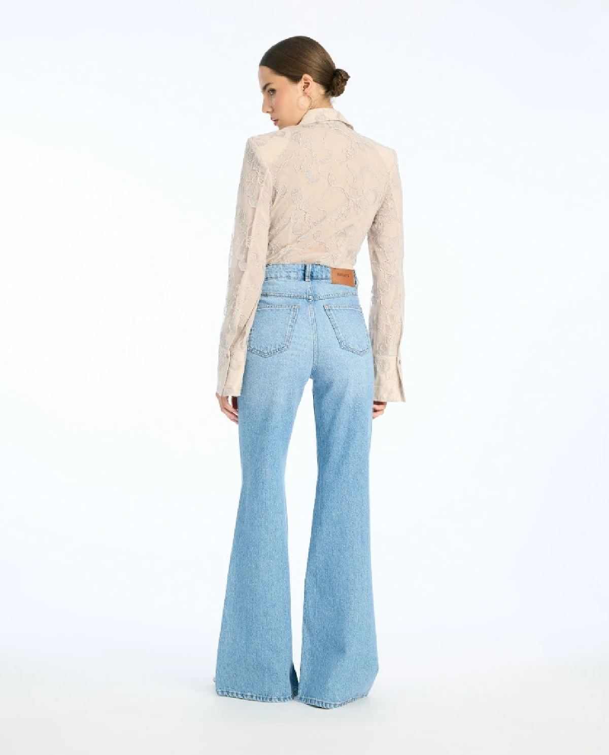 Jasnoniebieskie jeansy dzwony - Image #3