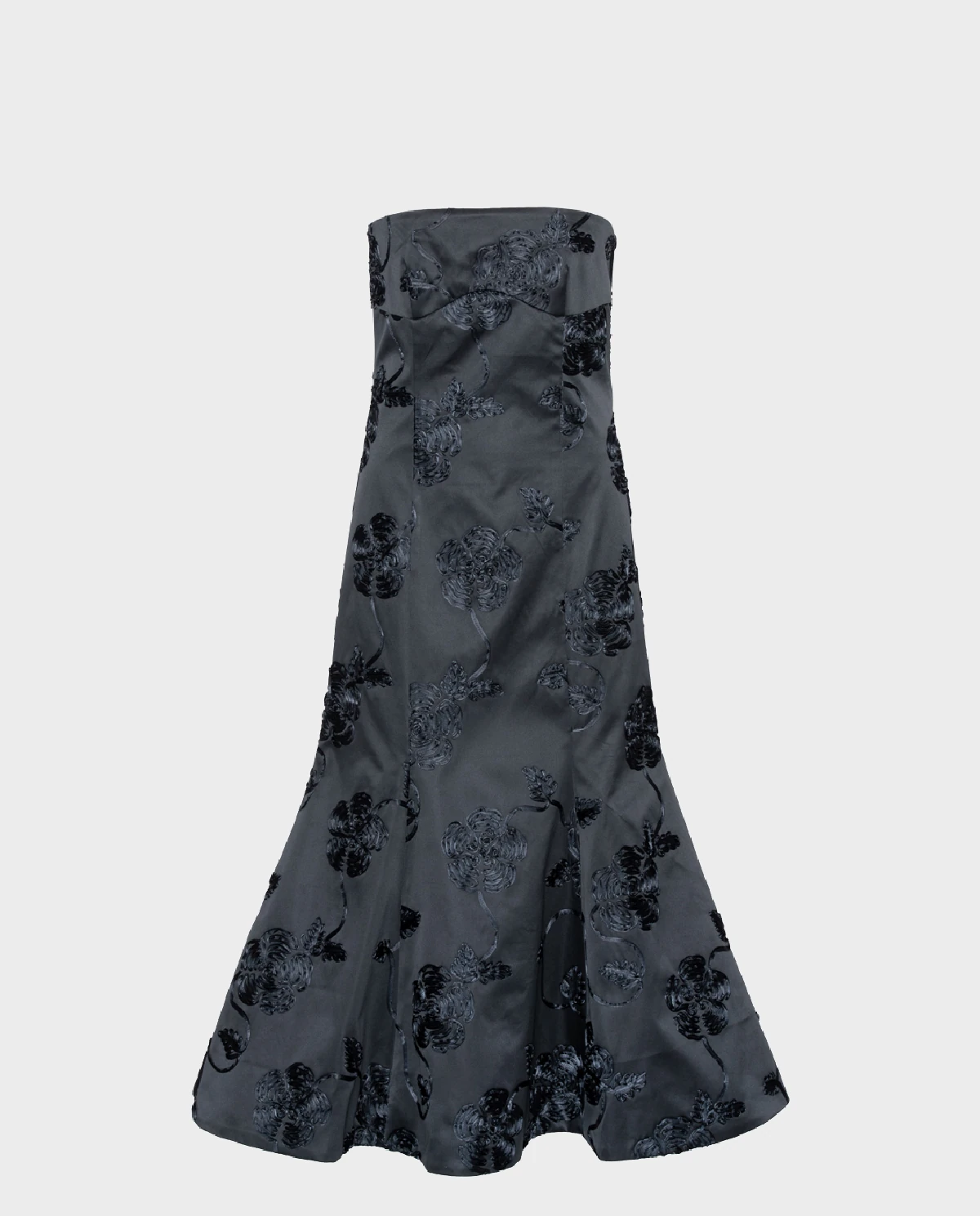 Granatowa sukienka midi z haftowanymi kwiatami - Image #1