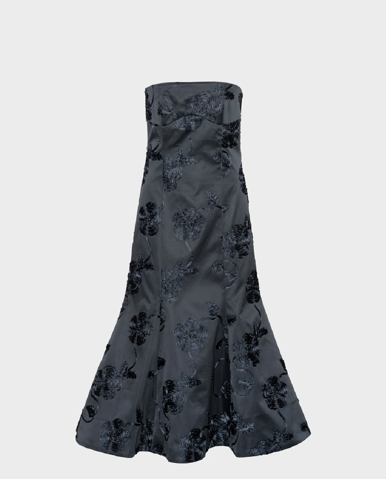 Granatowa sukienka midi z haftowanymi kwiatami