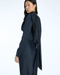 Satynowa sukienka drapowana maxi - Image #3