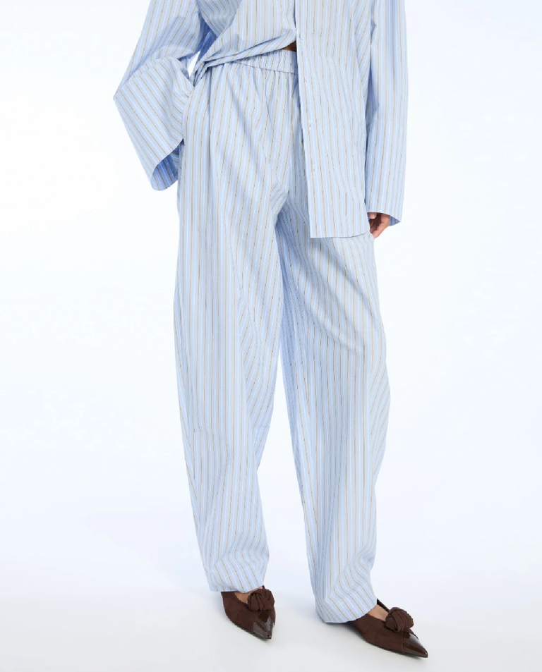 Niebieskie spodnie w paski