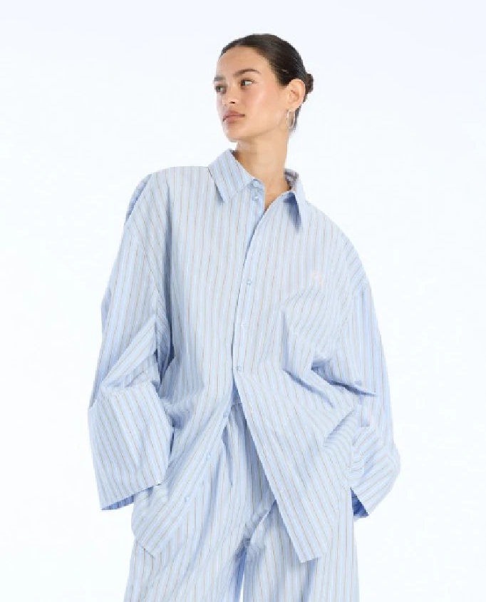 Niebieska koszula oversize w paski